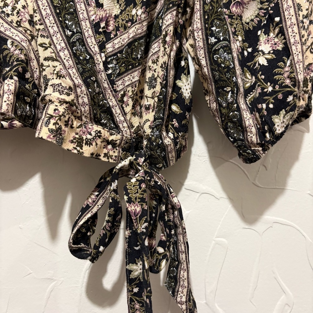 American Eagle floral bohemian surplice 3/4 sleeve blouse (XL) - Picture 3 of 6